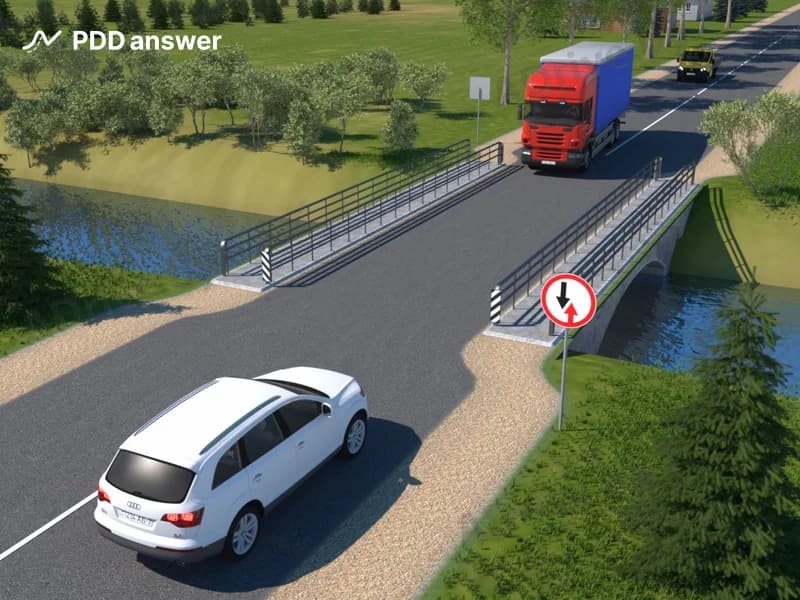 В показанной ситуации водитель белого легкового автомобиля: