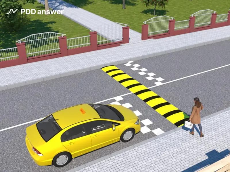 Кто имеет преимущество на дороге общего пользования в показанной ситуации?