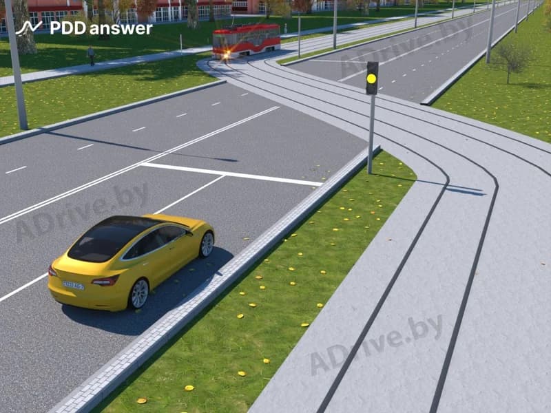 Водитель жёлтого легкового автомобиля в показанной ситуации (на светофоре включён жёлтый мигающий сигнал):