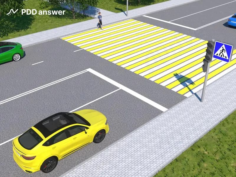 В каких случаях водитель жёлтого автомобиля предоставит преимущество пешеходу, ступившему на пешеходный переход?