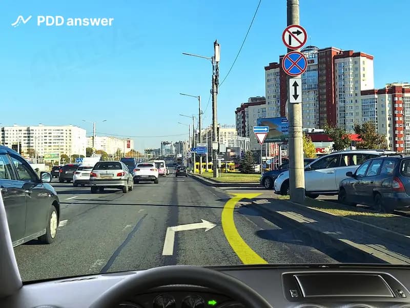 Разрешено ли Вам повернуть направо в показанной ситуации?