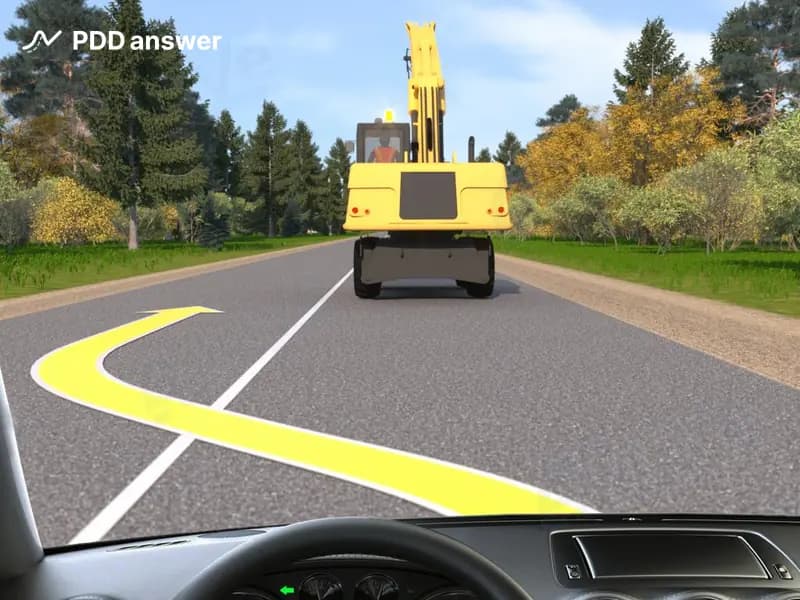 Разрешается ли Вам, управляя легковым автомобилем, совершить обгон самоходной машины, движущейся со скоростью менее 30 км/ч, в показанном месте?