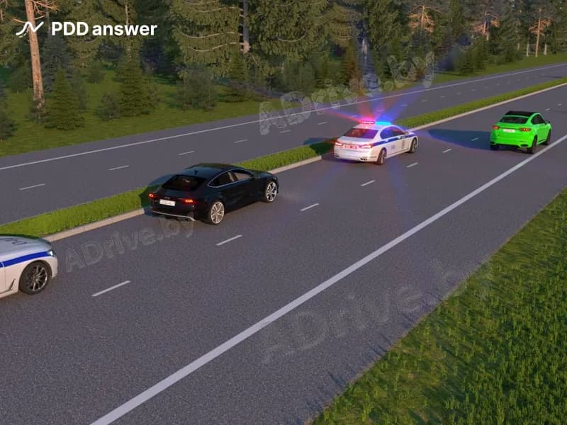 Правильно ли поступит водитель зелёного легкового автомобиля, заняв крайнее правое положение на проезжей части дороги и остановившись, при наличии обочины?