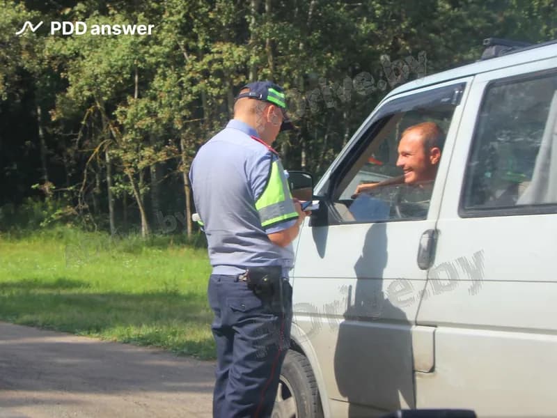 Какие из перечисленных документов водитель механического транспортного средства обязан иметь при себе и передавать для проверки сотрудникам ГАИ?