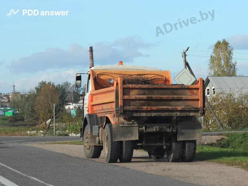 Водителю запрещается участие в дорожном движении, если максимальное расстояние, на котором невозможно различать днём в ясную погоду информацию на регистрационном знаке из-за его загрязнения, составляет: