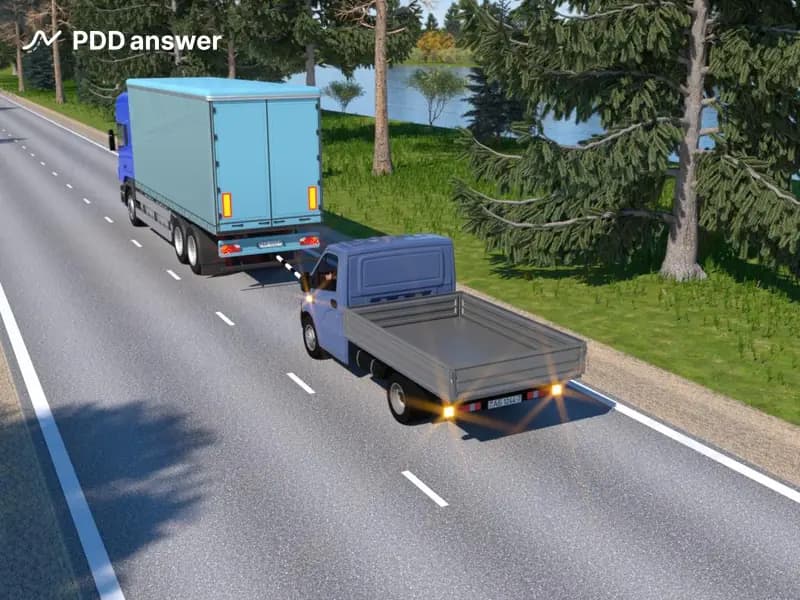 С какой максимальной скоростью разрешается буксировка грузового автомобиля вне населённого пункта?