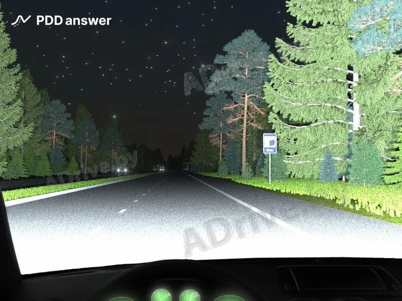 Требуется ли в показанной ситуации, двигаясь по дороге с разделительной полосой, переключиться на ближний свет фар при встречном разъезде?