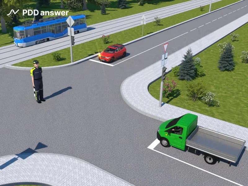 В показанной ситуации водитель легкового автомобиля при повороте направо: