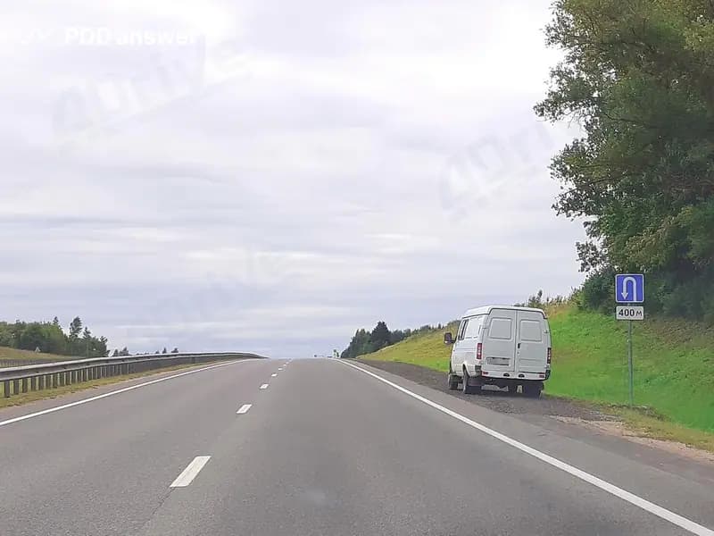 Разрешаются ли в показанной обстановке вне населённого пункта остановка и стоянка транспортного средства категории «В»?