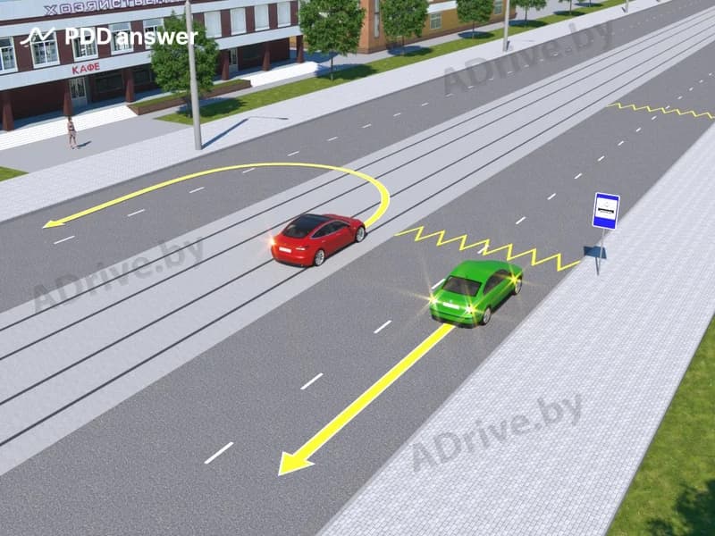 Кто из водителей, совершая маневрирование, в показанной ситуации нарушает Правила дорожного движения?