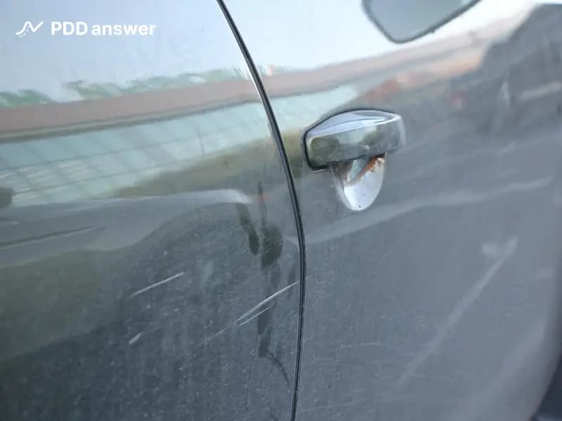 Считается ли дорожно-транспортным происшествием ситуация, при которой высаживающийся из стоящего автомобиля пассажир, открывая дверь, повредил ею соседний припаркованный автомобиль, оставив на нём царапины и вмятину?