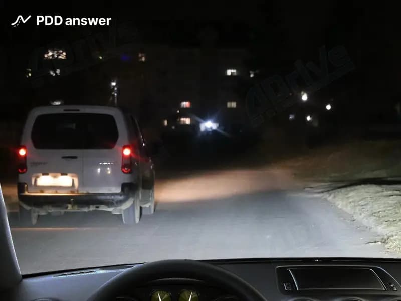 Как Вам следует поступить, двигаясь ночью по неосвещённой дороге с дальним светом фар, если Ваш автомобиль обогнали (опередили)?