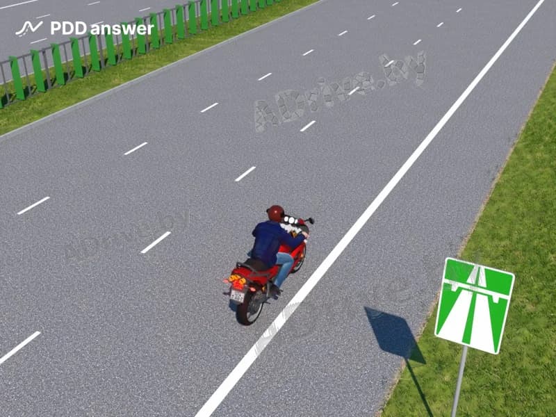 Нарушает ли мотоциклист Правила дорожного движения, двигаясь по дороге, обозначенной таким дорожным знаком, со скоростью 110 км/ч?