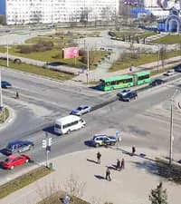 Сколько пересечений проезжих частей дорог имеет представленный перекрёсток?