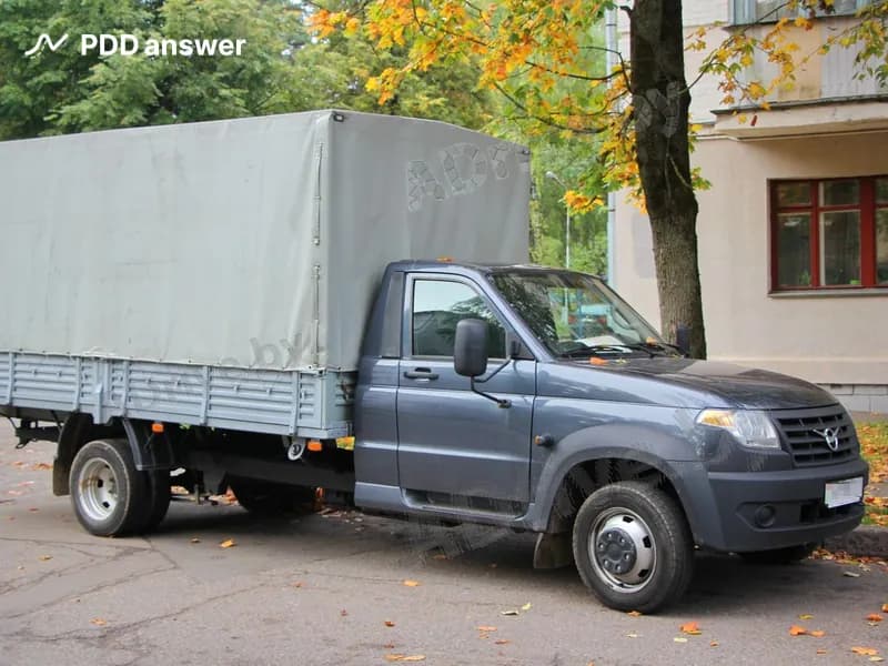 Разрешается ли участие в дорожном движении грузового автомобиля с технически допустимой общей массой до 3.5 тонны, если минимальная остаточная высота рисунка протектора шин (кроме зимних шин механических транспортных средств, предназначенных для эксплуатации на обледеневшем или заснеженном дорожном покрытии во время эксплуатации на указанном покрытии) составляет 1.7 мм, но появился один индикатор износа, расположенный по дну канавки протектора, при равномерном износе беговой дорожки?