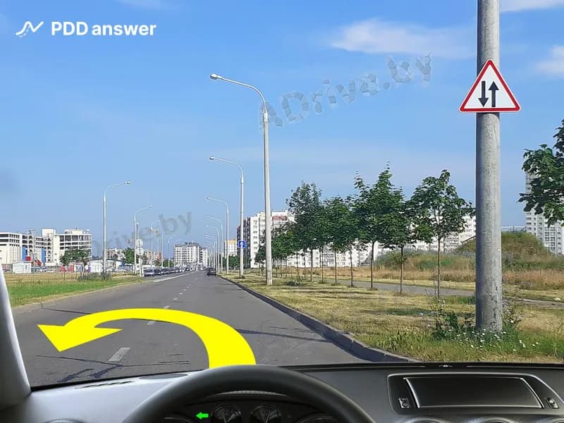 Разрешается ли Вам, управляя легковым автомобилем, выполнить разворот в показанном месте?