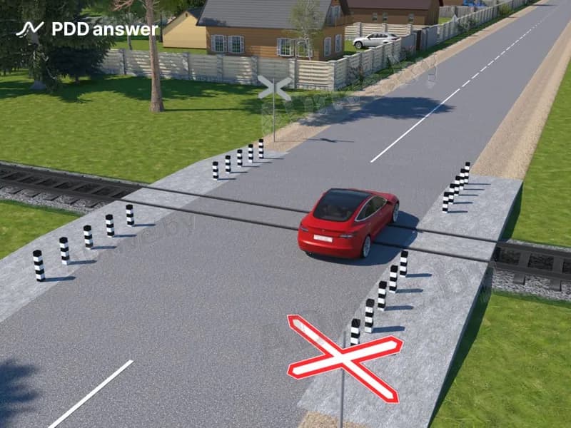 Что необходимо сделать в первую очередь при вынужденной остановке на железнодорожном переезде?