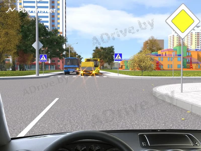 Разрешается ли Вам, управляя легковым автомобилем, выехать на перекрёсток в показанной ситуации, если впереди образовался затор?