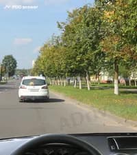 В показанной ситуации в зоне действия дорожного знака, показанного на рисунке, 23 июня в 12 часов разрешена: