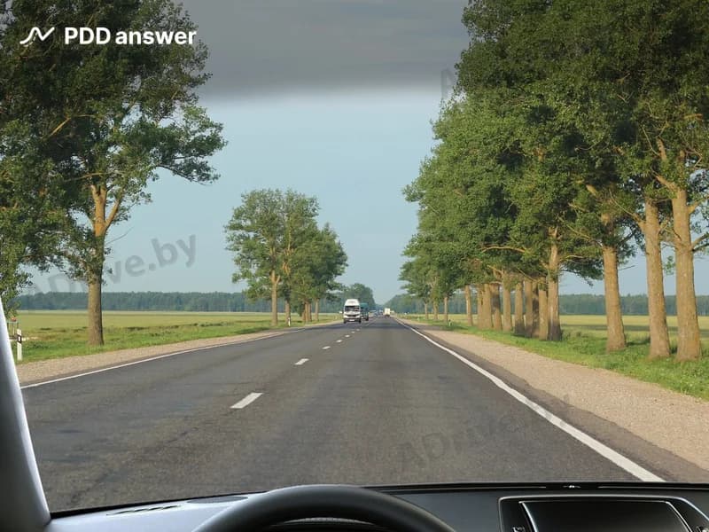 Как на время реакции водителя влияет длительное движение по дороге, не имеющей подъёмов, спусков и поворотов?