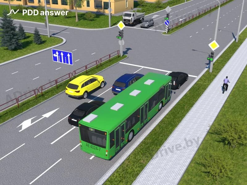 Разрешается ли водителю жёлтого автомобиля проехать перекрёсток в прямом направлении в показанной ситуации?