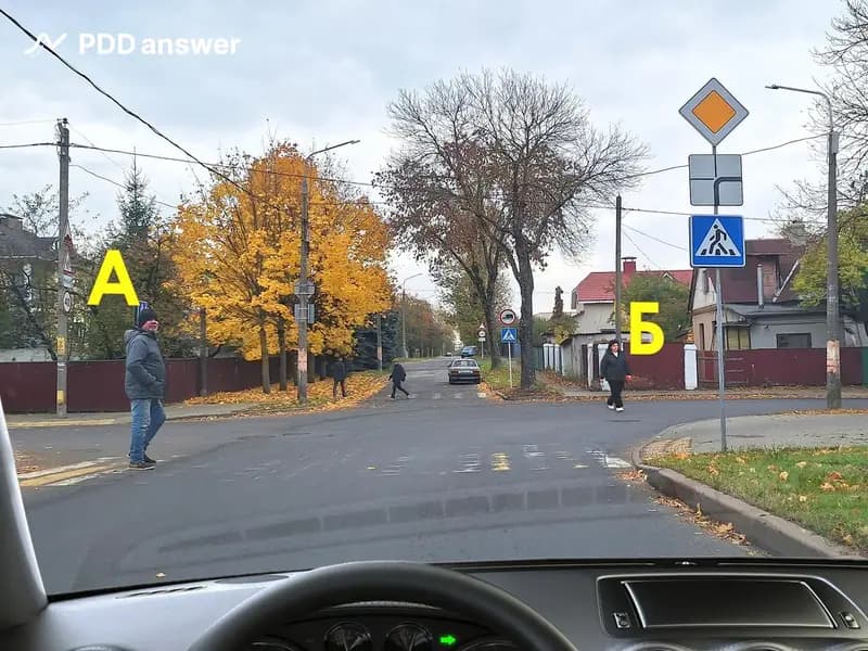 В показанной ситуации Вы намерены повернуть направо. Как Вам следует поступить?