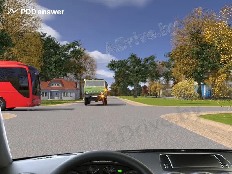 При повороте направо Вы в показанной ситуации: