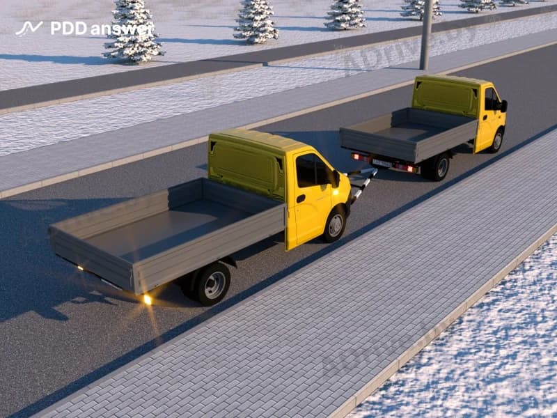 Какие системы и механизмы должны быть исправны у буксируемого автомобиля в показанной ситуации (конструкция жёсткой сцепки обеспечивает движение буксируемому автомобилю по траектории буксирующего), если массы автомобилей приблизительно равны?