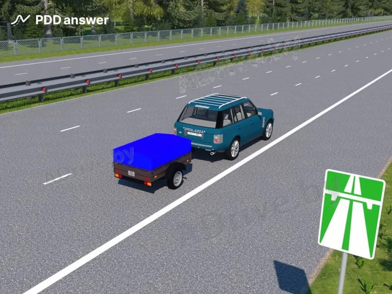 С какой максимальной скоростью разрешается движение легкового автомобиля с прицепом по автомагистрали?