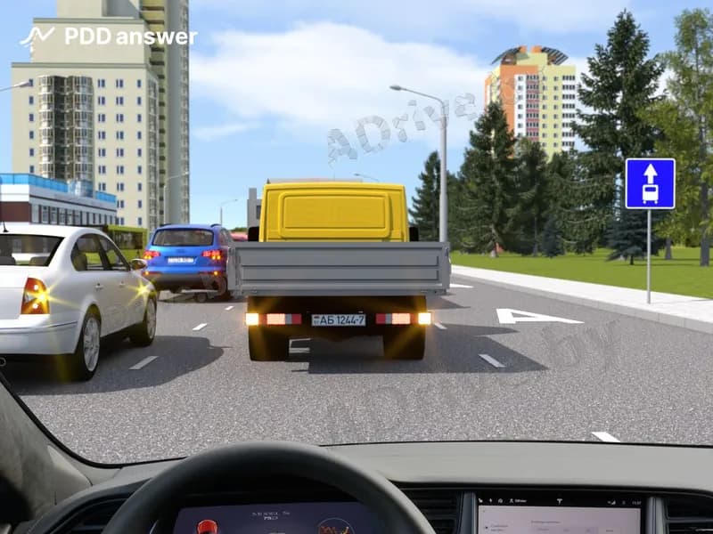 Разрешено ли Вам, управляя электромобилем, совершить перестроение на крайнюю правую полосу движения с целью объезда образовавшегося неподвижного затора?