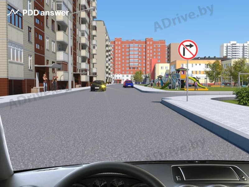 Вам необходимо остановиться за перекрёстком в жилой зоне перед синим автомобилем. Когда следует включить световой указатель правого поворота?