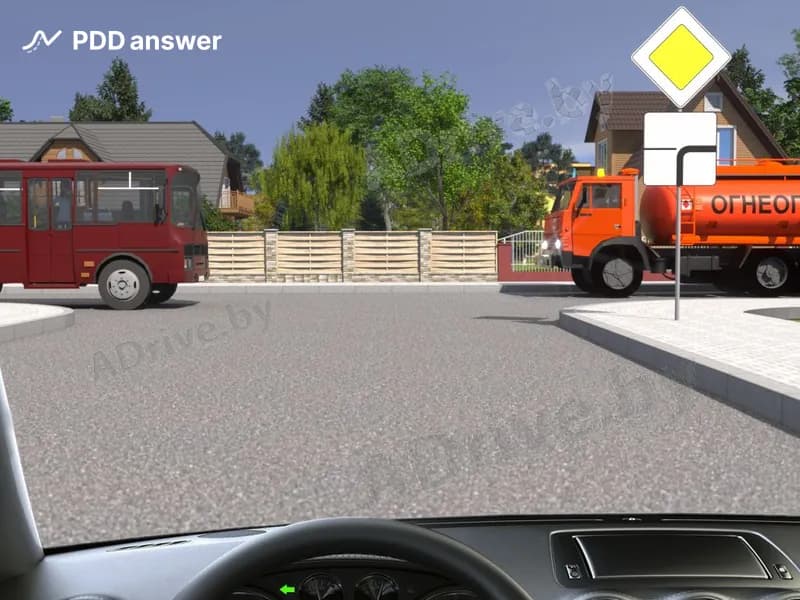 Вы подъехали к перекрёстку для поворота налево. В показанной ситуации Вы: