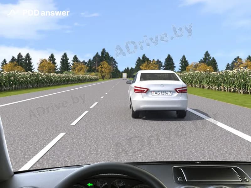 Разрешается ли Вам, управляя легковым автомобилем, приступить к выполнению обгона, не посмотрев в зеркало заднего вида или иным образом не проконтролировав обстановку сзади управляемого транспортного средства?