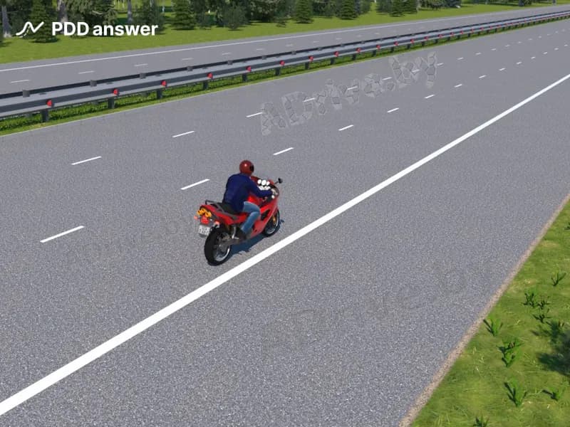 С какой максимальной скоростью разрешено движение мотоциклисту по дороге вне населённых пунктов (за исключением автомагистралей и дорог для автомобилей)?