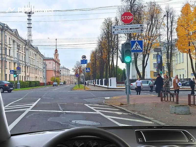 При движении прямо в показанной ситуации Вы: