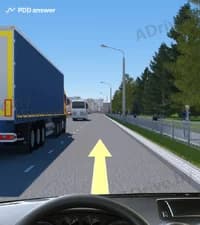 Разрешено ли Вам при управлении легковым автомобилем в показанной ситуации совершить опережение грузового автомобиля, двигаясь в крайней правой полосе движения?