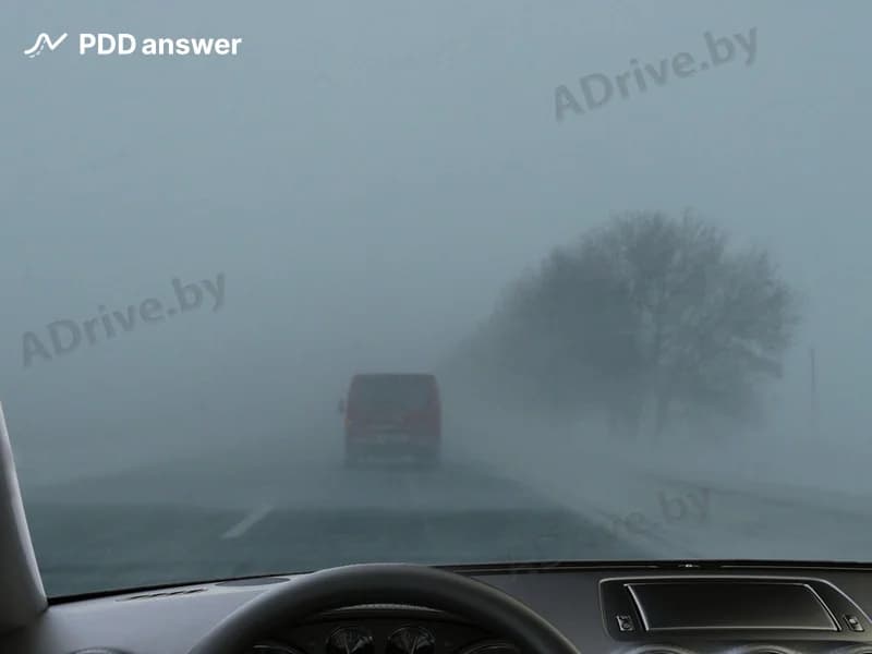Разрешено ли Вам, управляя легковым автомобилем, выполнить обгон в показанных дорожных условиях?
