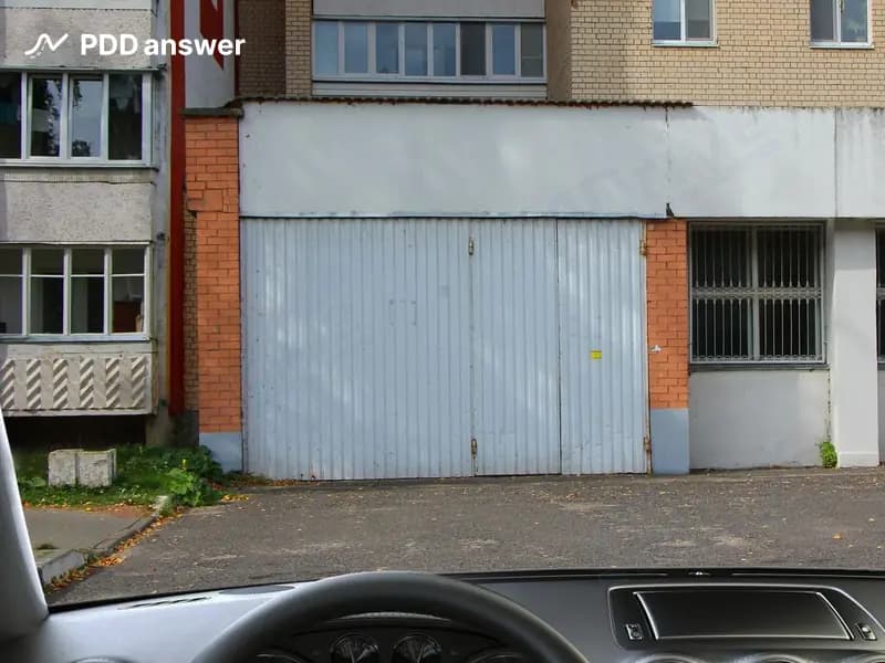 Разрешается ли Вам остановиться возле служебных дверей магазина, через которые проводятся погрузочно-разгрузочные работы?