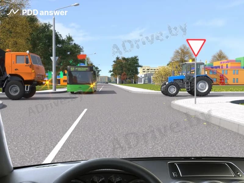 Как Вы должны поступить в показанной ситуации, двигаясь прямо на перекрёстке: