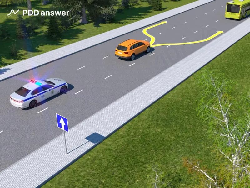 Как следует поступить водителю легкового автомобиля при приближении в попутном направлении транспортного средства оперативного назначения с включенными маячками красного и синего цветов?