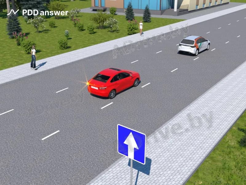 Разрешается ли водителю красного автомобиля выполнить опережение по крайней левой полосе в показанной ситуации?