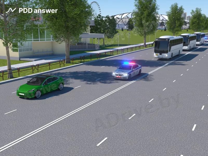 Как должен поступить в показанной ситуации водитель зелёного легкового автомобиля?