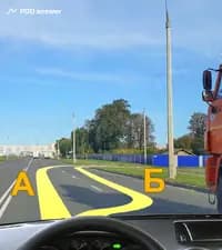 По какой из показанных траекторий движения Вам следует выполнить поворот направо в показанной ситуации?
