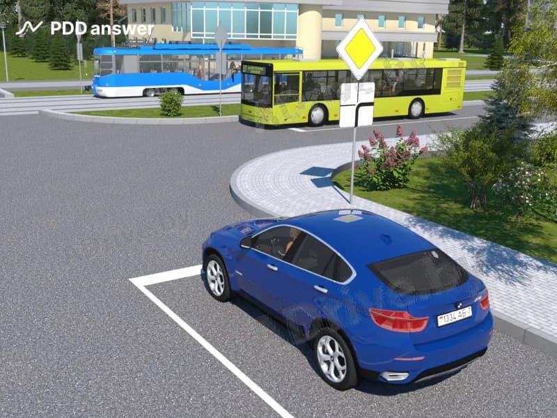 При проезде показанного на рисунке перекрёстка водитель легкового автомобиля: