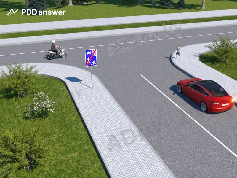 Кому в показанной ситуации водитель легкового автомобиля обязан уступить дорогу (предоставить преимущество)?