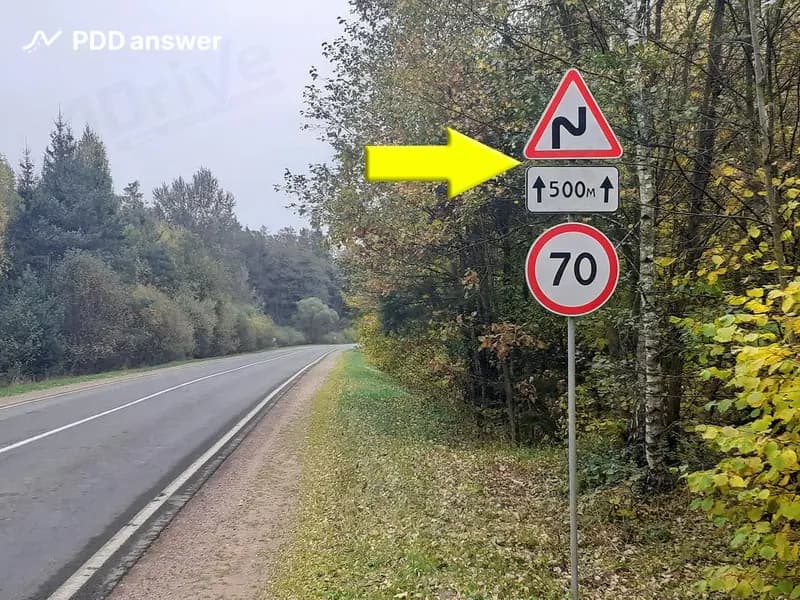 О чём предупреждают водителя показанные стрелкой дорожные знаки, установленные вне населённого пункта?