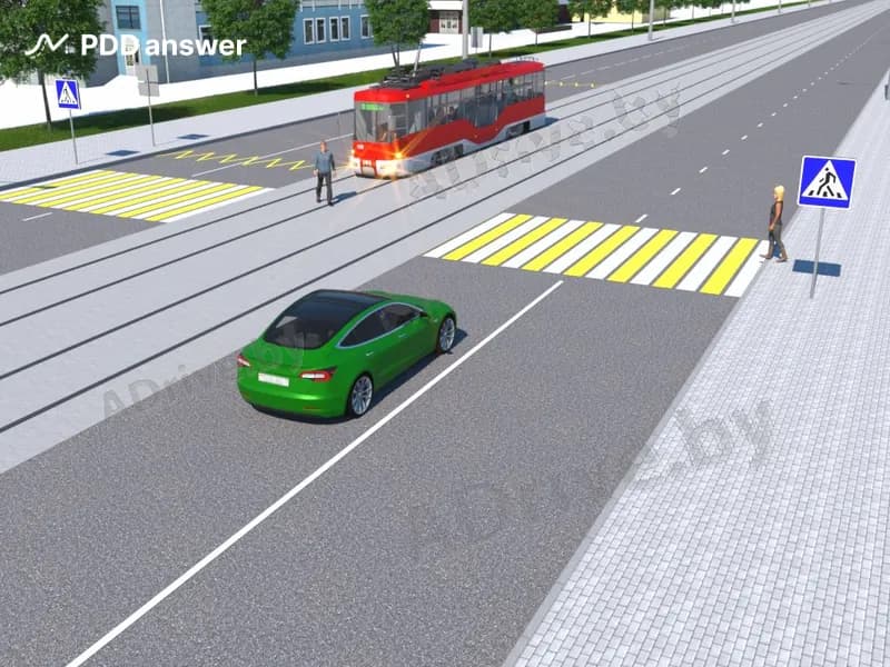 Должен ли водитель зелёного автомобиля предоставить преимущество пешеходам?