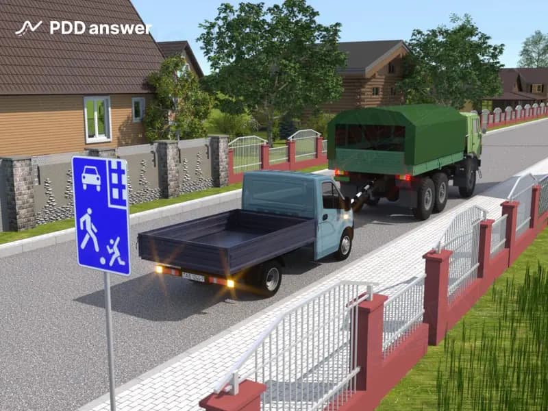 С какой максимальной скоростью разрешается буксировка грузового автомобиля в показанной ситуации?