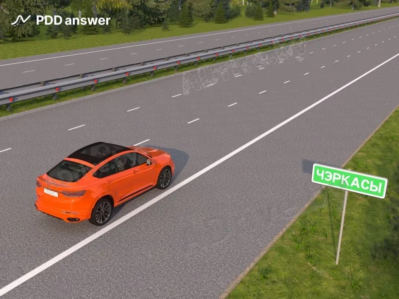 С какой максимальной скоростью разрешается двигаться водителю легкового автомобиля в показанной ситуации?