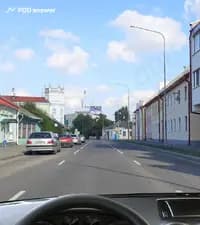 Сколько проезжих частей имеет показанная дорога?